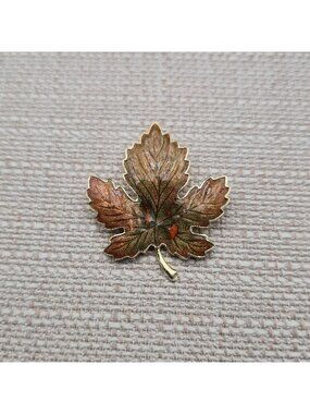 Vintage Enamel Fall Maple Leaf - Gold Tone Autumn Foliage Pin Brooch A8061